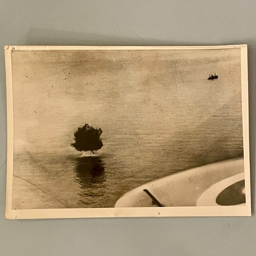 Mina esplosa nel mare - mina,