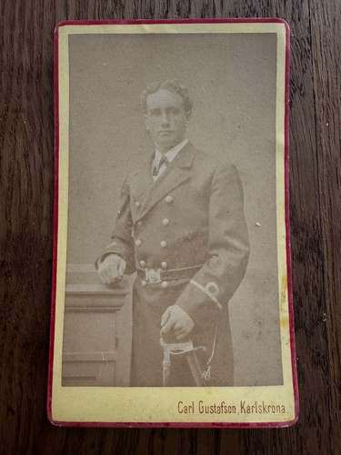 1883 studio foto con soldato - foto,